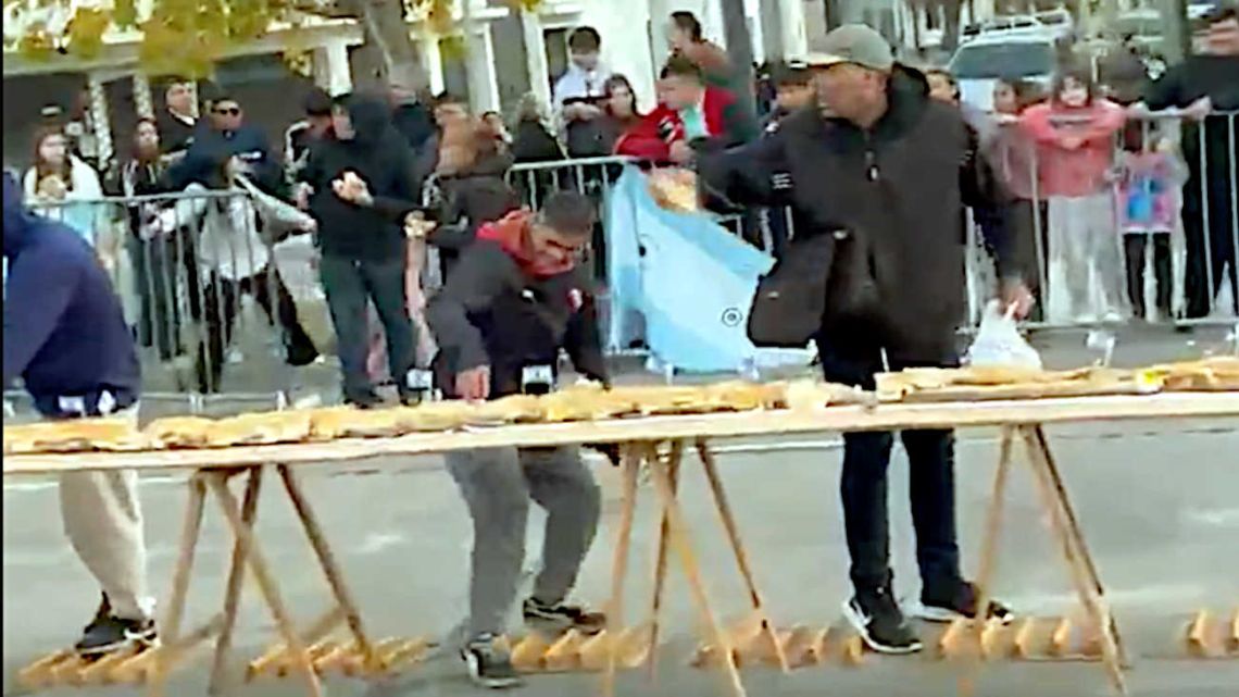 Descontrol en Avellaneda por el sándwich kilométrico de la Parrilla El Tano
